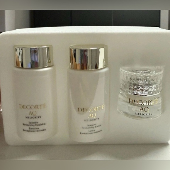 Decorte AQ Meliority Travel Set Intensive Emulsion, Lotion & Multi